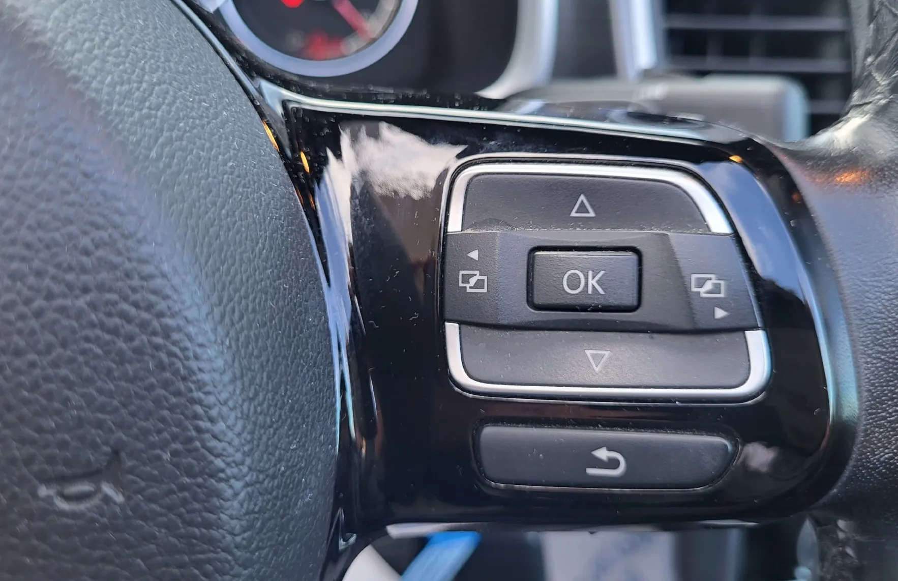 Zunanja slika - Volkswagen Beetle - 2.0 TDI avt. Design Allstar navi-led-pdc-alu-kamer - 12
