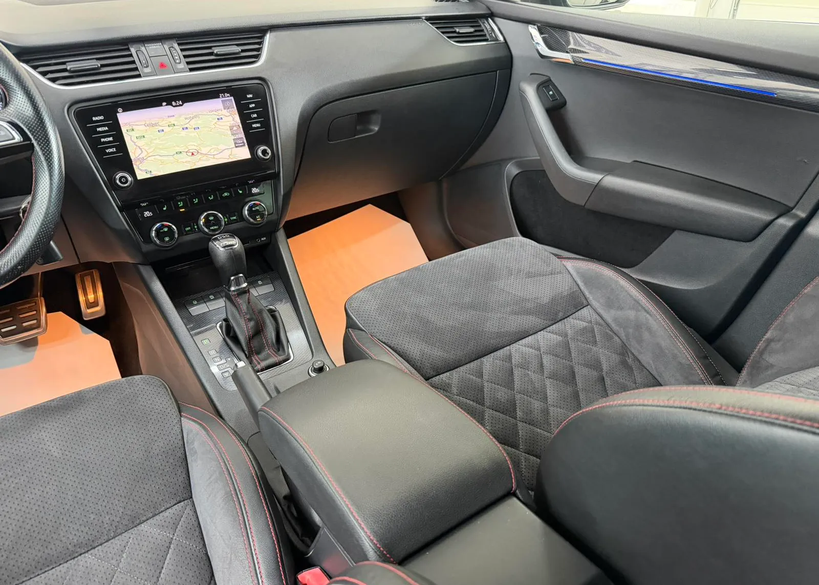 Zunanja slika - Škoda Octavia - Combi 2,0 TDI RS DSG - 8