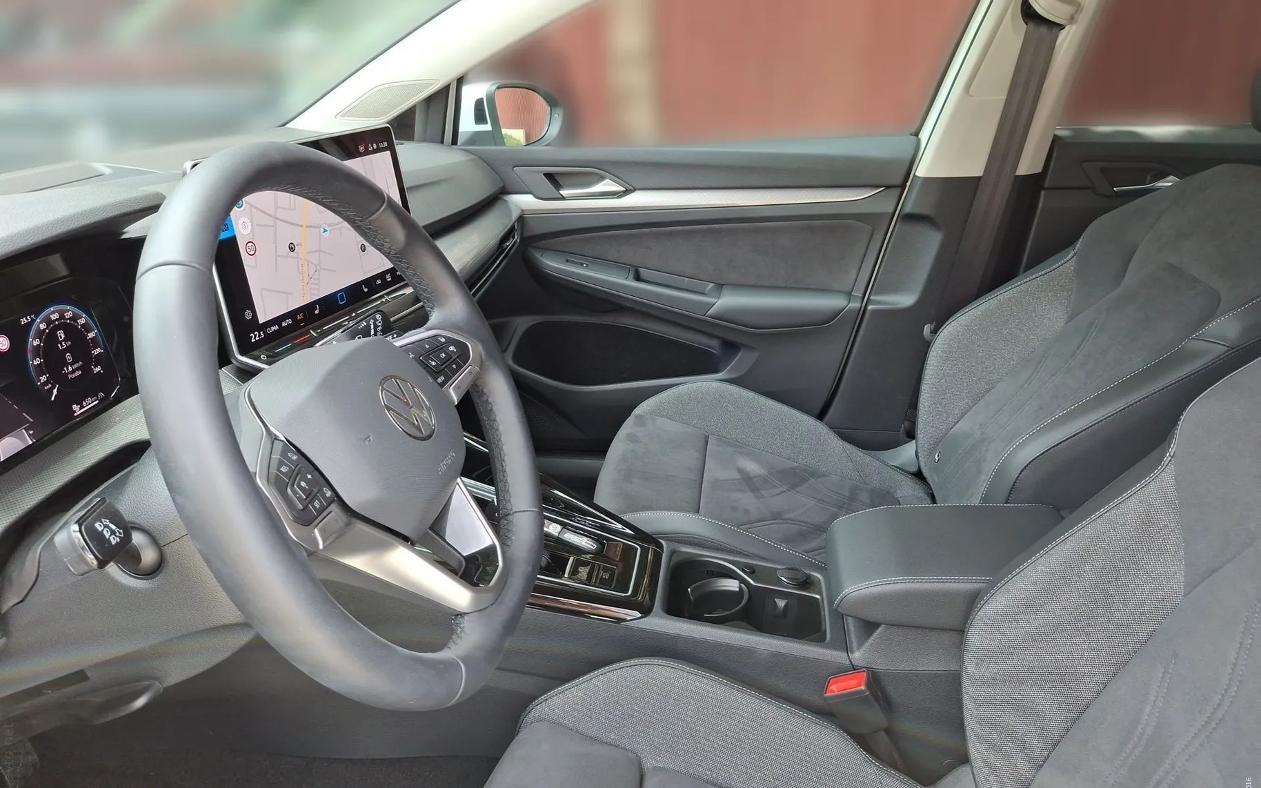 Notranja slika - Volkswagen Golf - 1.5 eHybrid DSG Style 204KM - 7