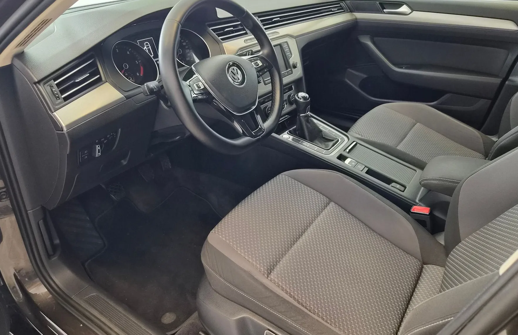 Zunanja slika - VW Passat - Variant 1.6 TDI BMT Trendline NAVI|GR.SED|PDC|ACC - 8