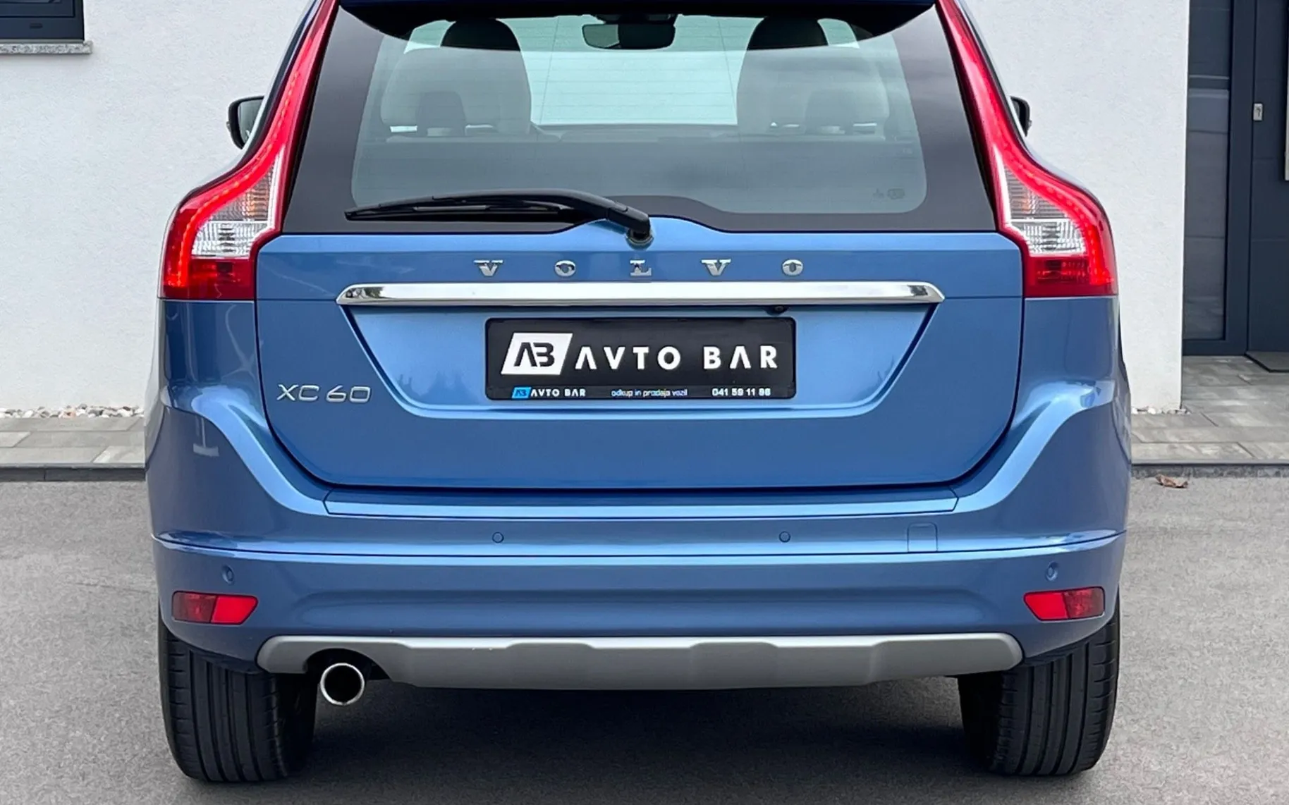 Notranja slika - Volvo XC60 - D3+SLO+1.LAST+SAMO 104.475km++R.KAMERA - 7