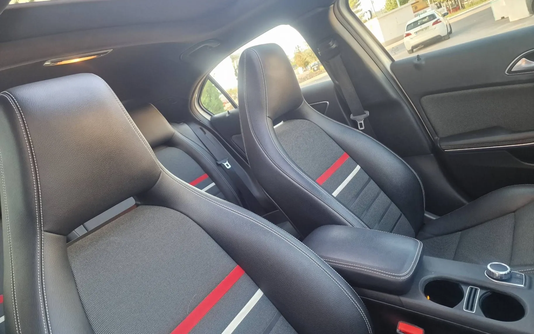 Notranja slika - Mercedes-Benz A-Razred - 180 LED-XENON PANORAMA NAVIG. ODLIČEN - 10