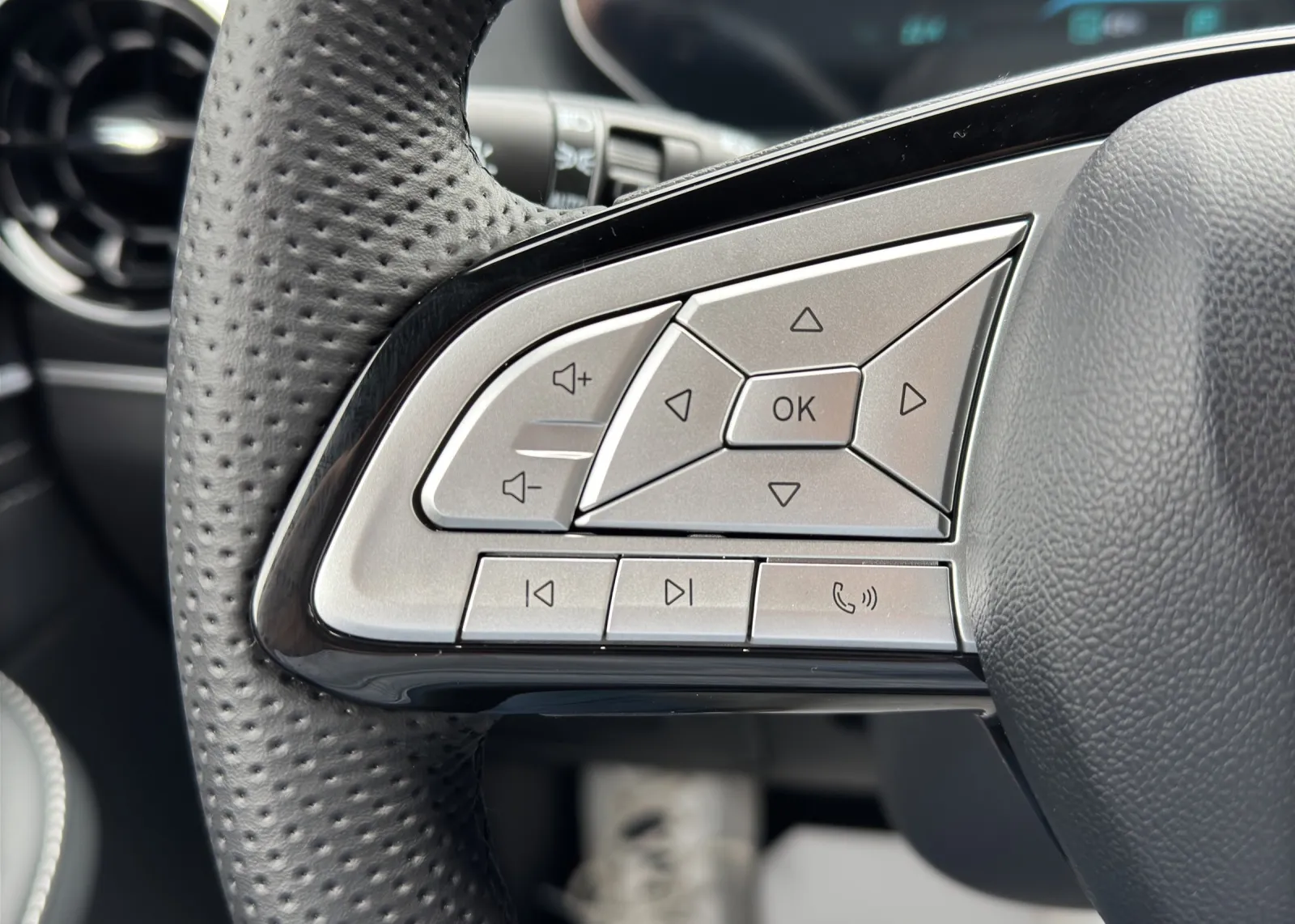 Zunanja slika - Forthing T5 Evo EV - FRIDAY 64.4kWh + PANORAMA + DAB + RADAR + BLISS + - 15