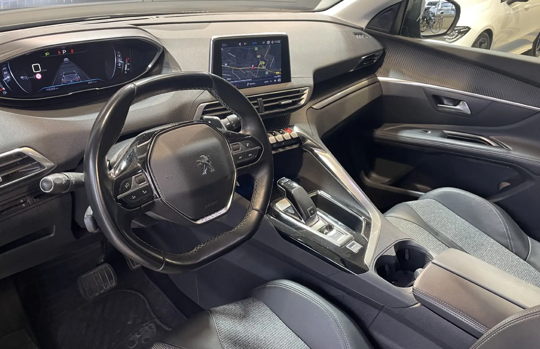 Zunanja slika - Peugeot 5008 - 1.5HDI-NAVIGACIJA-360KAMERA-MRTVI KOT-RADAR-LED-18 - 8