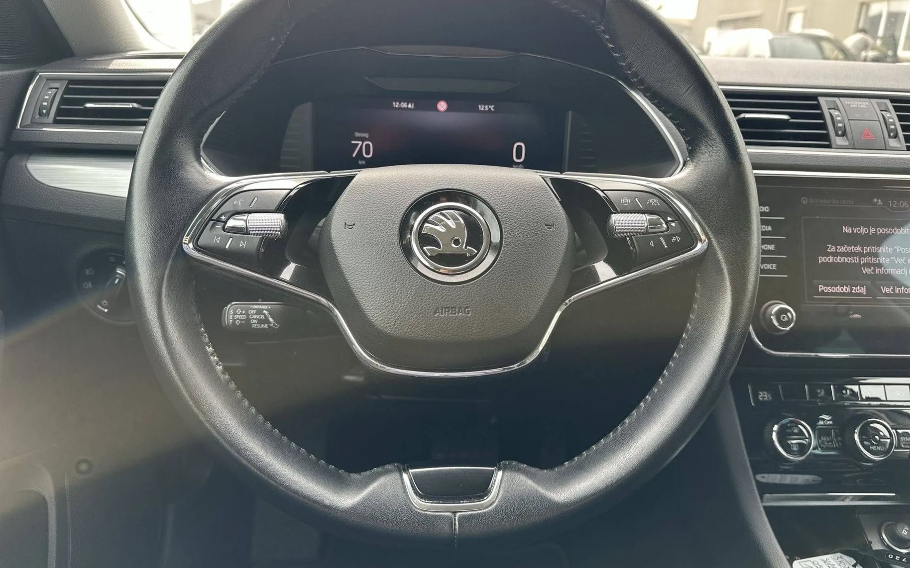 Notranja slika - Škoda Superb - 2.0 TDI EXECUTIVE DSG - 14