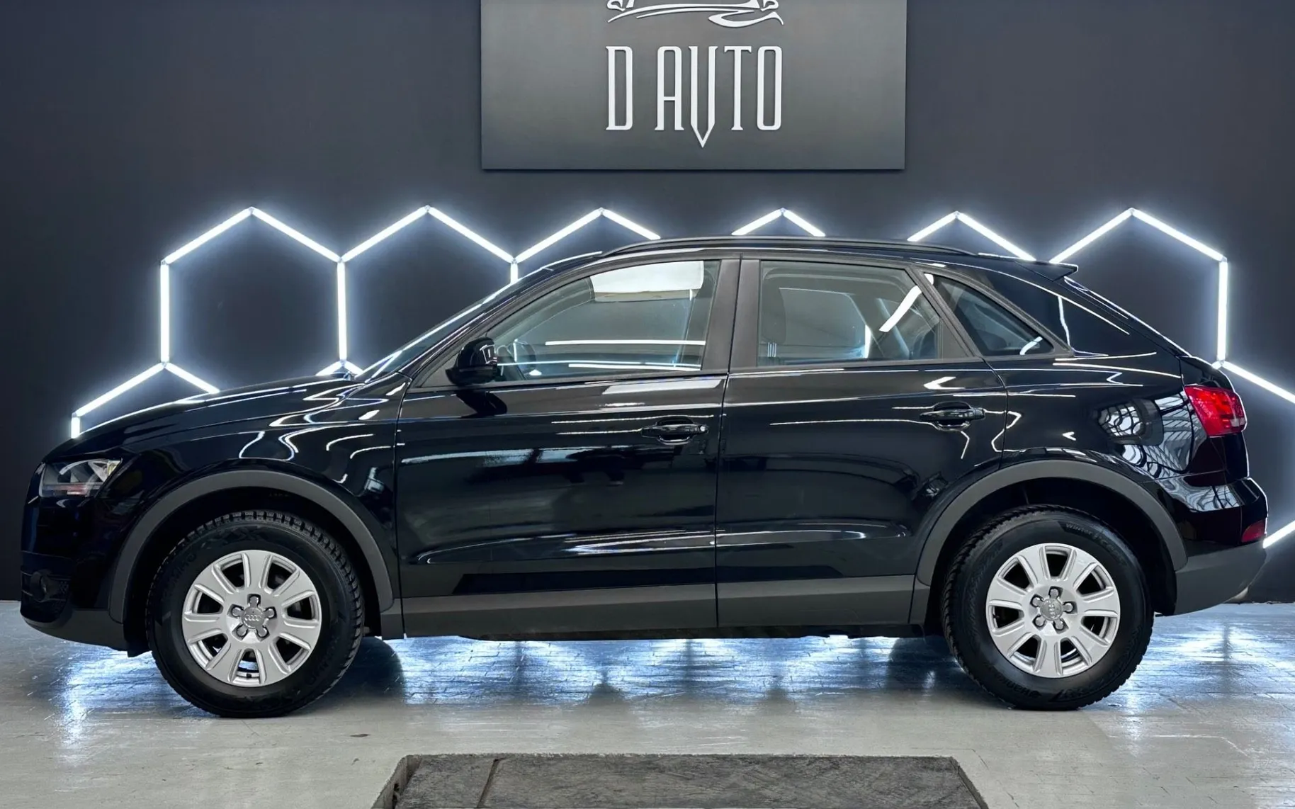 Notranja slika - Audi Q3 - 1.4 TFSI 110  150  ODLIČEN - 7