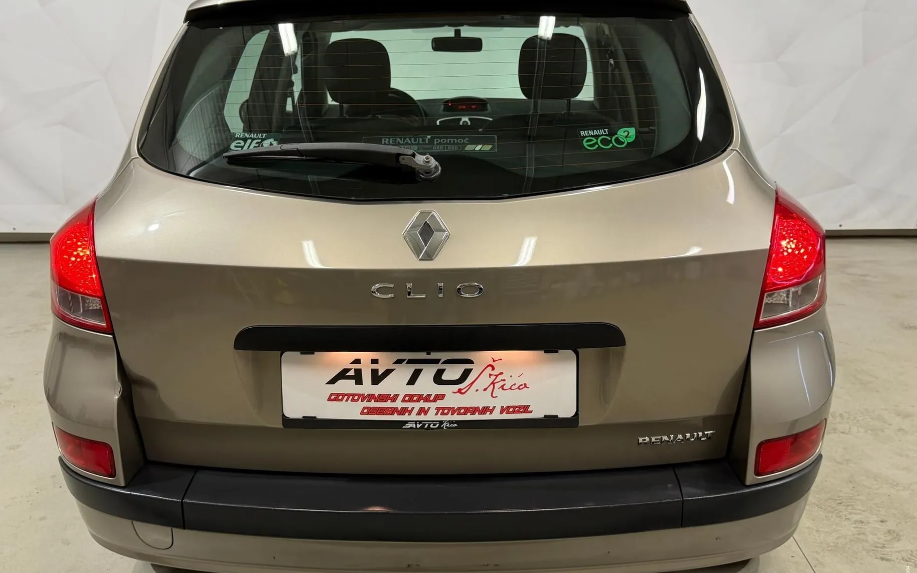 Notranja slika - Renault Clio - Grandtour 1.5 dCi-TEMPOMAT-KLIMA-TRAJNIK - 8