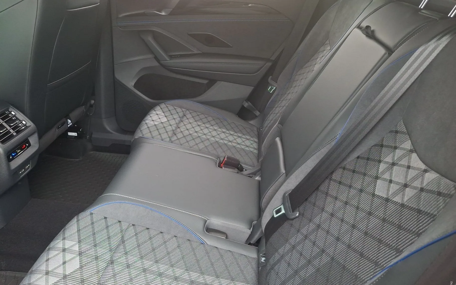 Notranja slika - Volkswagen Tayron - 1.5 TSI eHybrid 4Joy DSG - 11