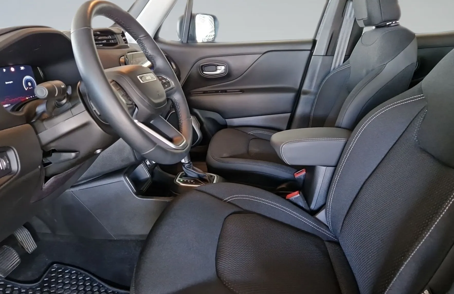 Zunanja slika - Jeep Renegade - 1.5 T4 e-Hybrid Altitude DCT - 6
