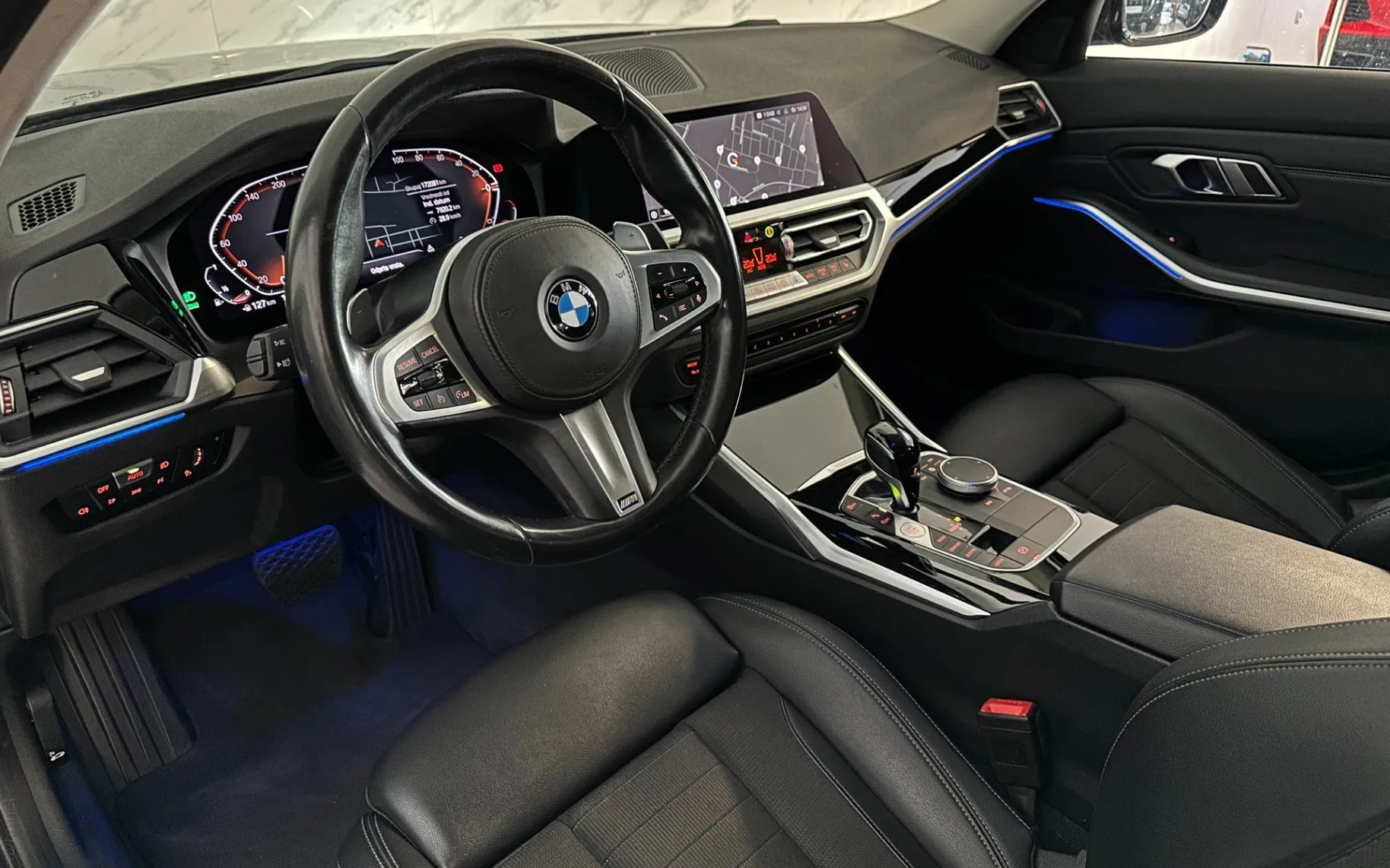 Notranja slika - BMW serija 3: - 318i Sport Line |Led|Kamera|Virtual|Navi|Gretje| - 8