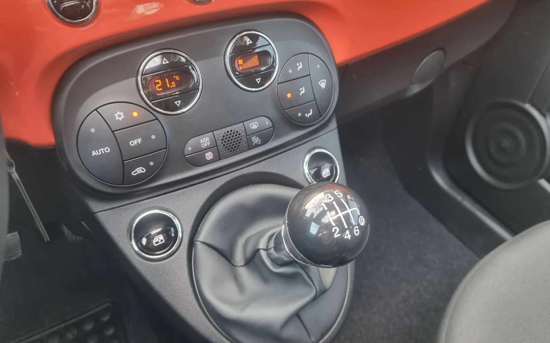 Zunanja slika - Fiat 500C - 500 1.0 MHEV Dolcevita  - SAMO 4.992km - CABRIO - 14