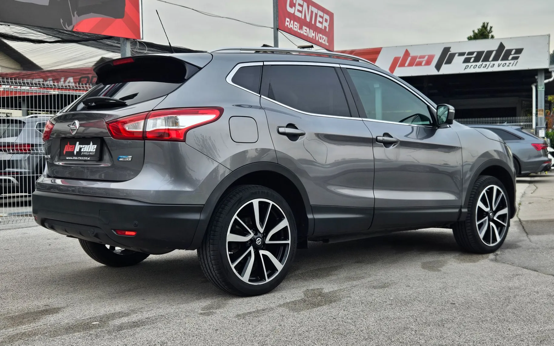 Zunanja slika - Nissan Qashqai - 1.6 dCi Visia, SLOVENSKI,360KAMERE,USNJE - 4
