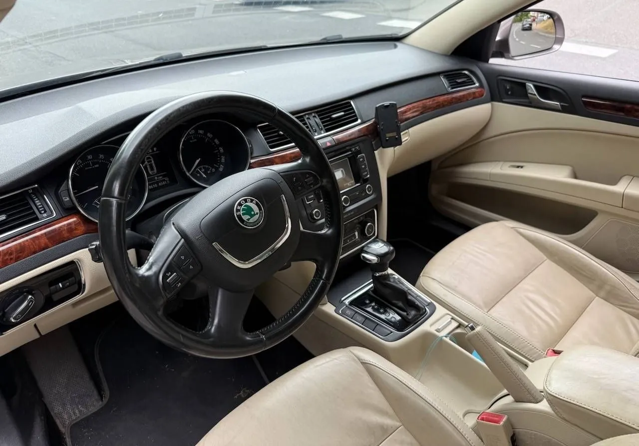 Notranja slika - Škoda Superb - 2.0 TDI DSG NA KREDIT BREZ POLOGA... - 10