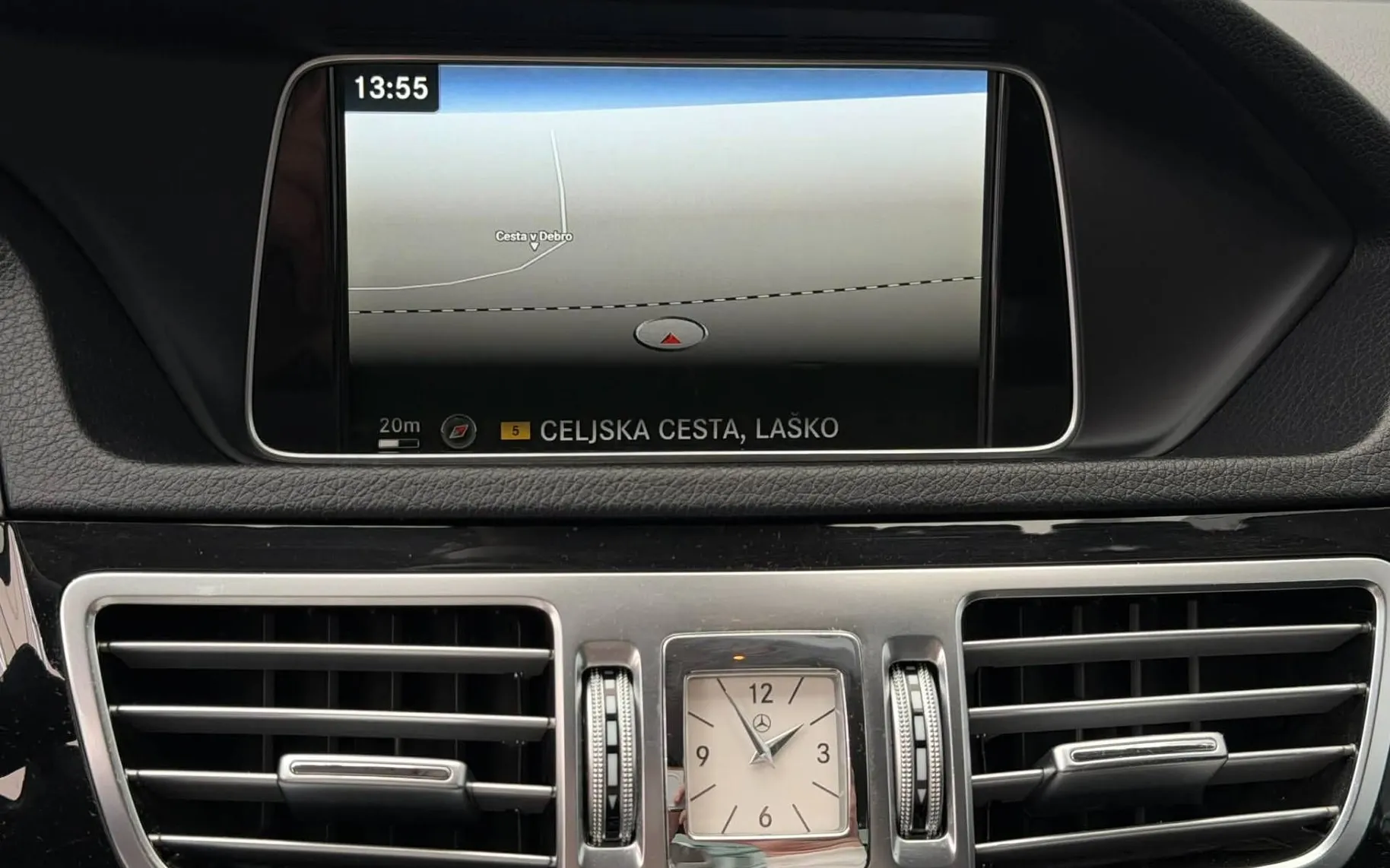 Notranja slika - Mercedes-Benz E-Razred - E 200D•AUT•EDITION•FUL LED•NAVIGACIJA•6.3 LOOK•F1• - 11