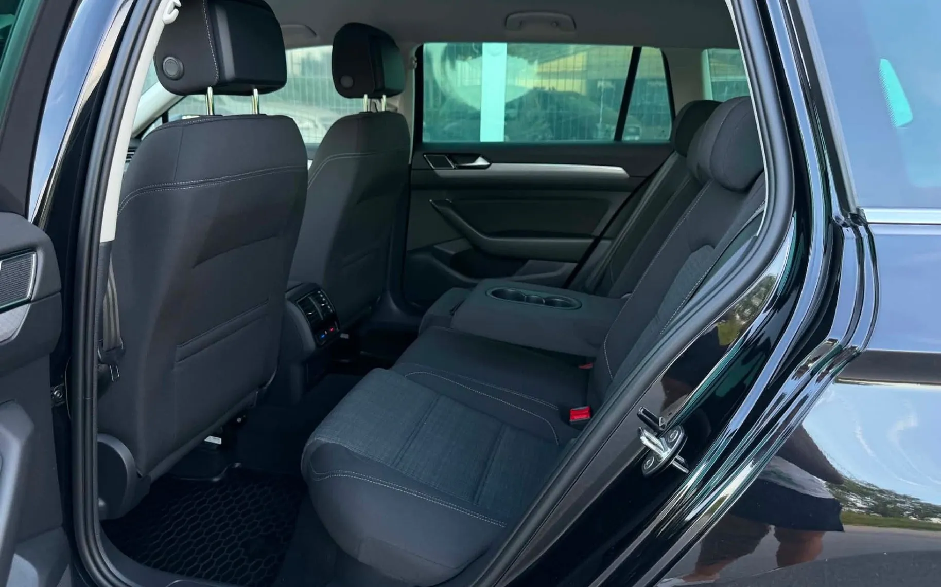 Notranja slika - VW Passat Variant - 2.0 TDI-DSG-H LINE-LED-NAVI-LIZING ZA TUJCE- - 10