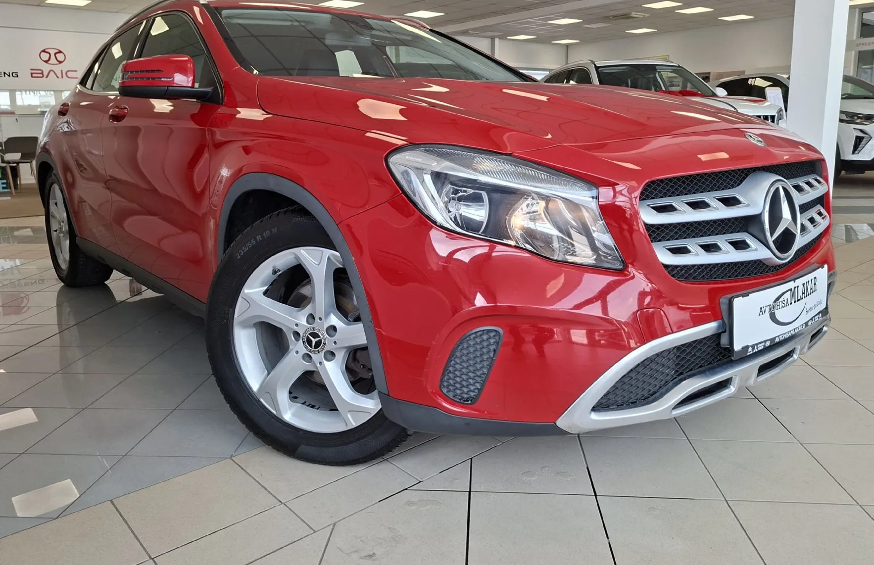 Zunanja slika - Mercedes-Benz GLA-Razred - GLA 180 URBAN - 1