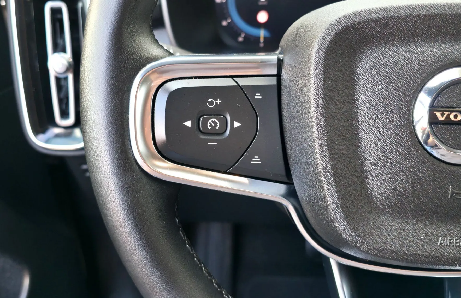 Zunanja slika - Volvo XC40 - B3P Core AT FULLED•TEMP•LANE•VIRTUAL•KEYLESS•17C• - 9