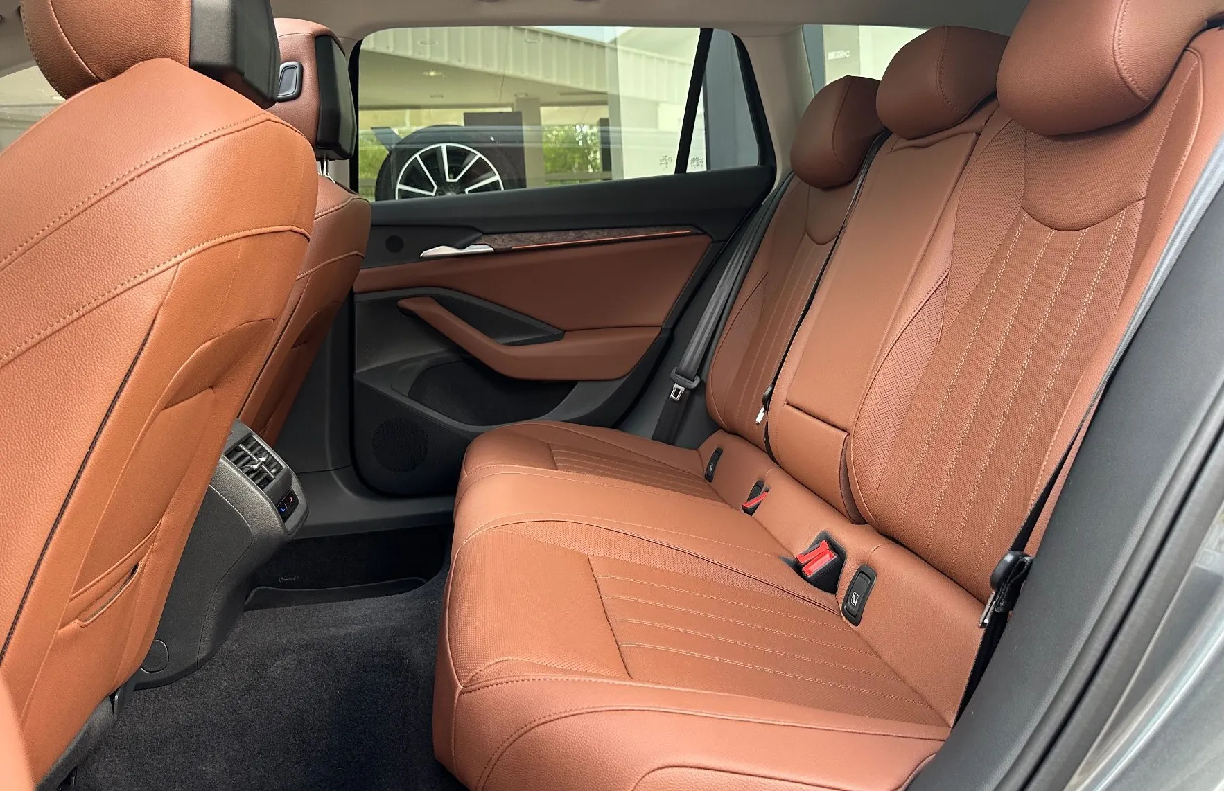 Zunanja slika - Škoda Superb - Combi L K 2.0 TSI DSG - 11