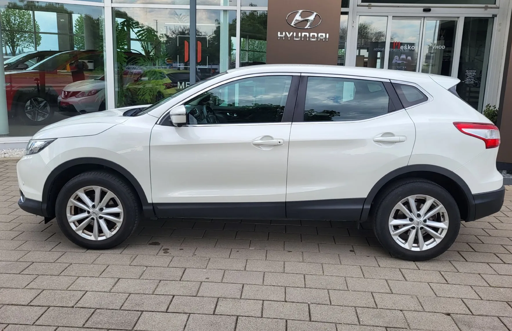 Zunanja slika - Nissan Qashqai - 1.5 DCI 360 navi-pdc-kamera-alu-acc-tempom-servis - 3