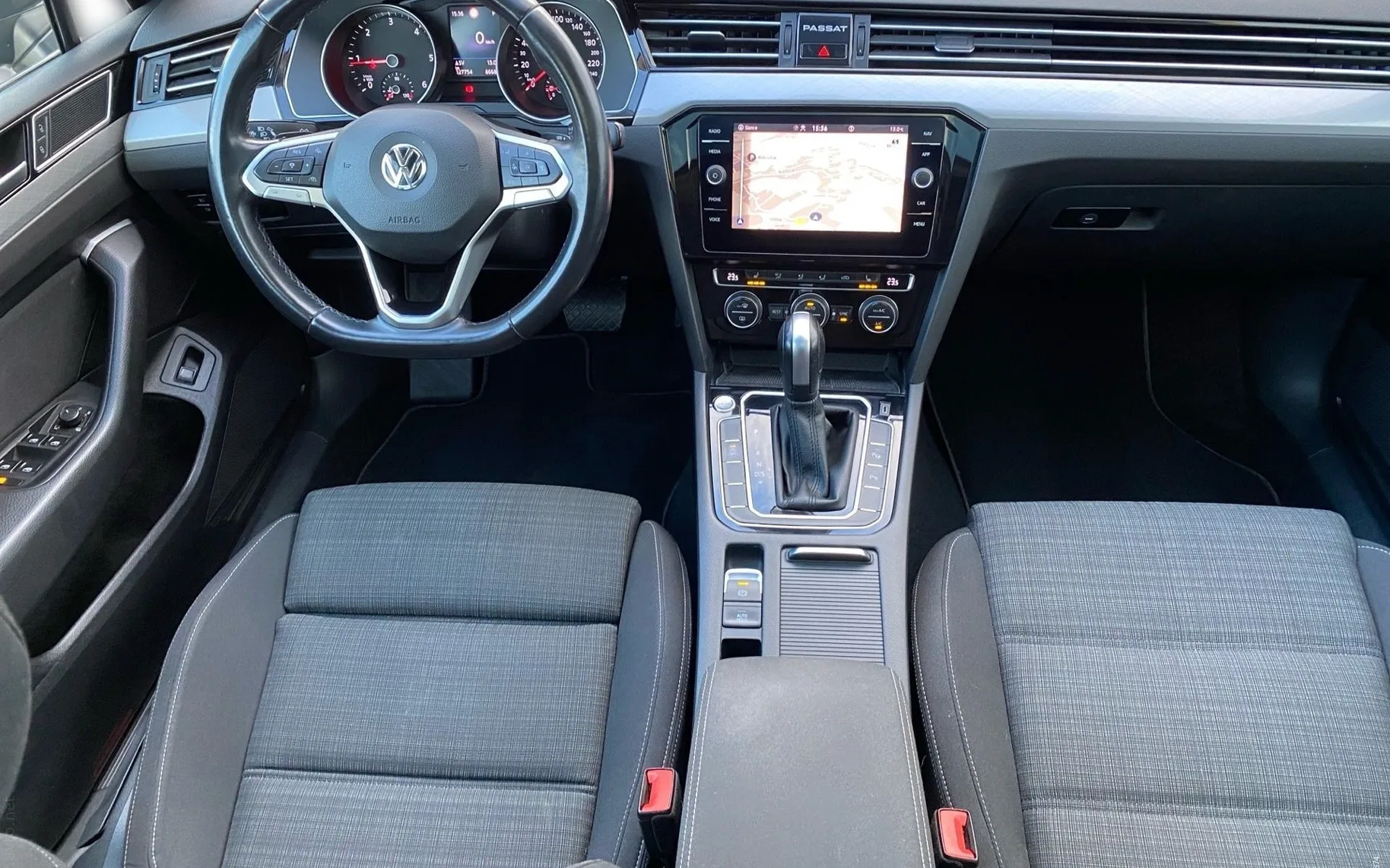 Notranja slika - Volkswagen Passat - 2.0 TDI BMT SCR Business avt.-Panorama-LED-Kamera - 10
