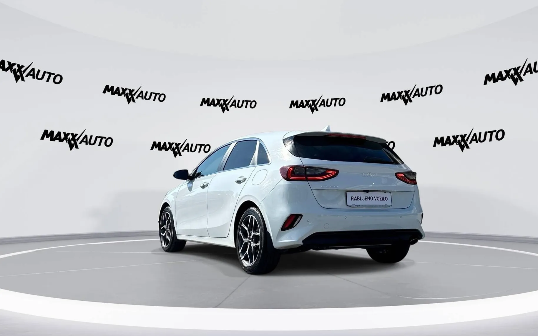 Notranja slika - KIA Ceed - 1.5 T-GDI EX Vision ISG - 7