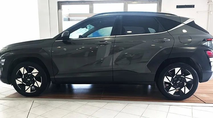Zunanja slika - Hyundai Kona - T-GDI 100 PREMIUM-VLE. KLJ-REZ.KOLO-AMBIENT-VIDEO - 3