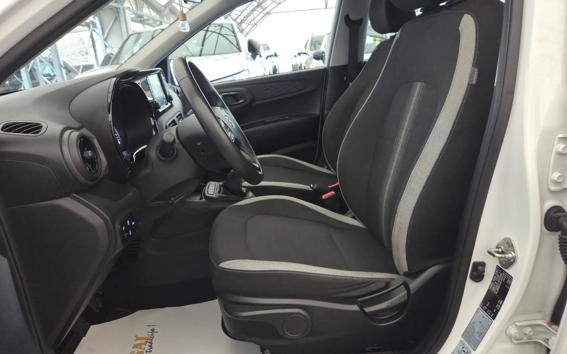 Zunanja slika - Hyundai i10 - 1.0 Style KLIMA-1.LASTNIK-TOUCH SCREEN-LANE ASSIST - 10