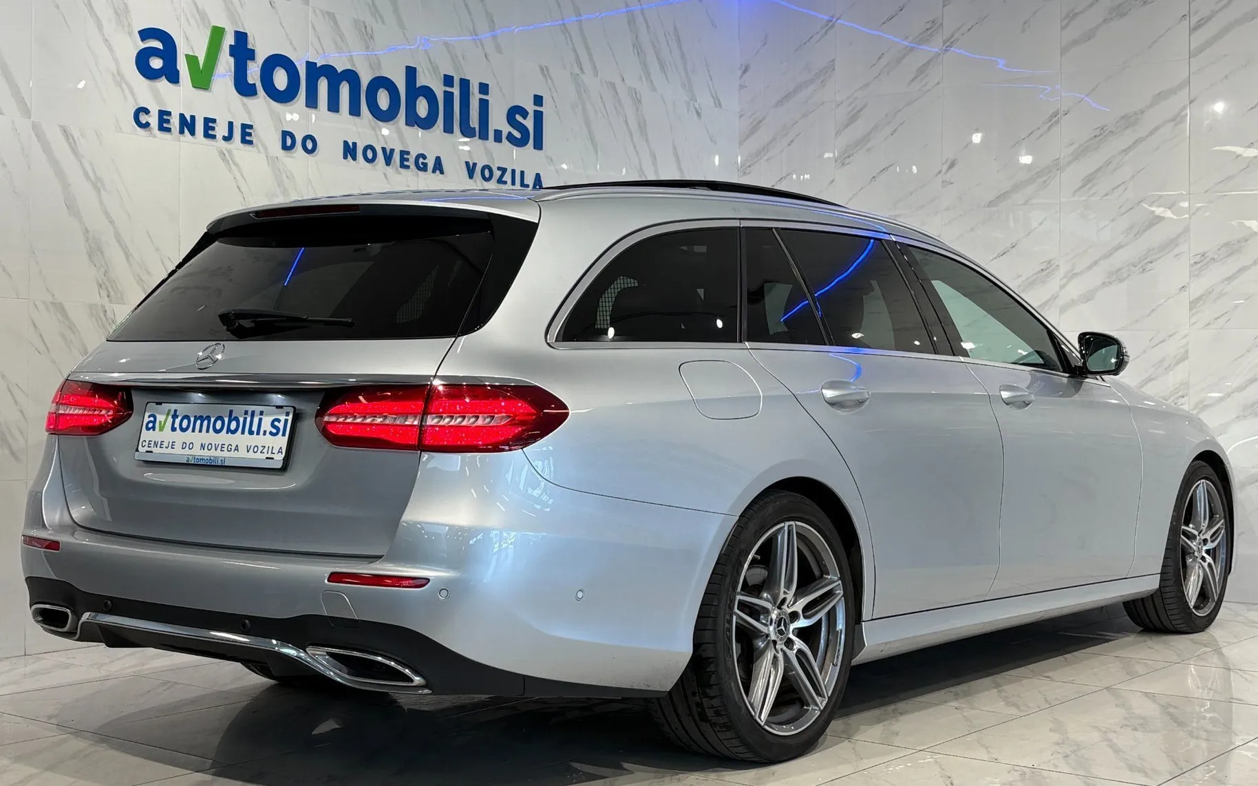 Zunanja slika - Mercedes-Benz E-Razred - 220d T AMG Line|Pano|360K|AmbientL|Gretje|Kljuka|. - 4