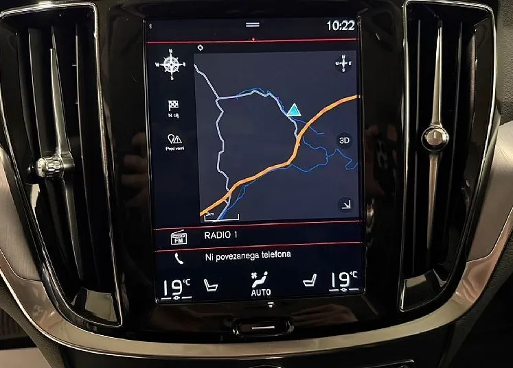 Zunanja slika - Volvo V60 - D4 AUT Momentum - VLEČNA KLJUKA - 13