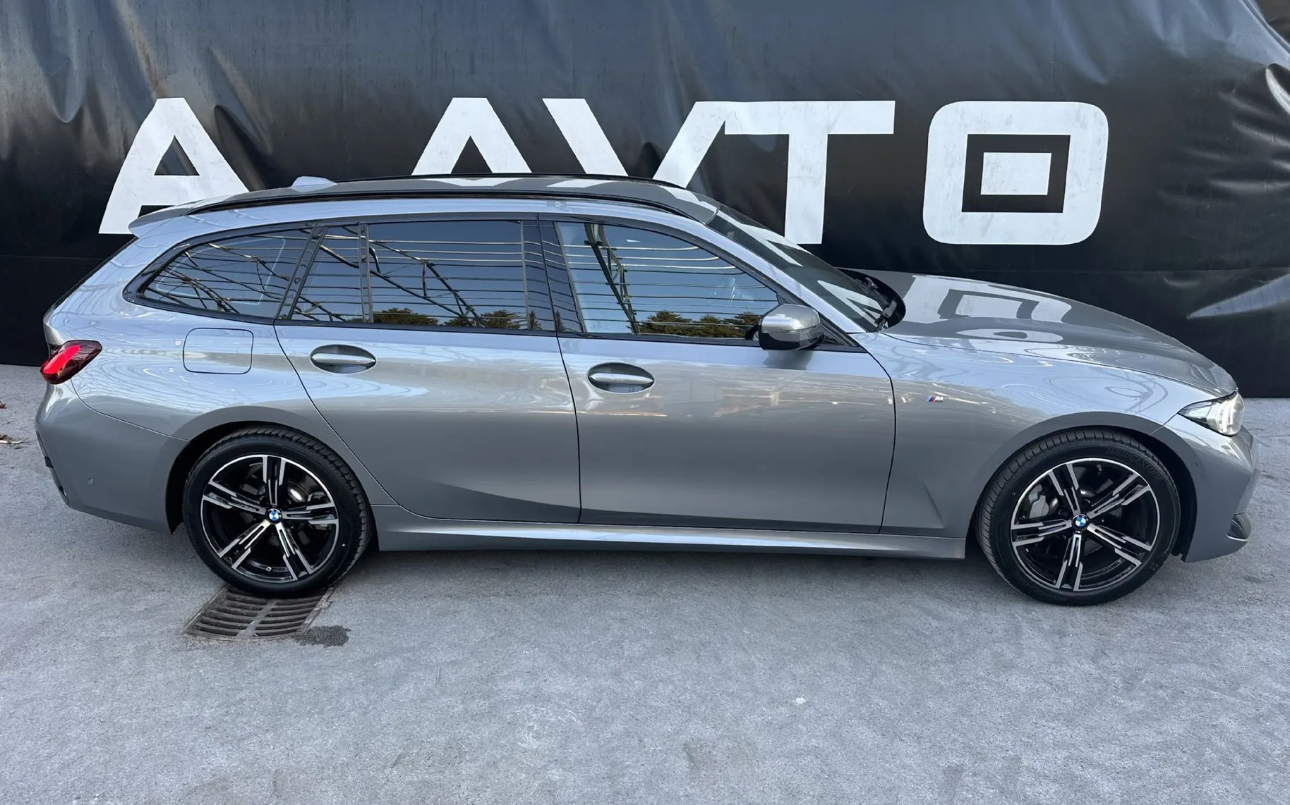 Zunanja slika - BMW Serija 3 - Touring: 330i xDrive MSPORT-KAMERA-18COL-NAVI-ACC-LINE A - 3