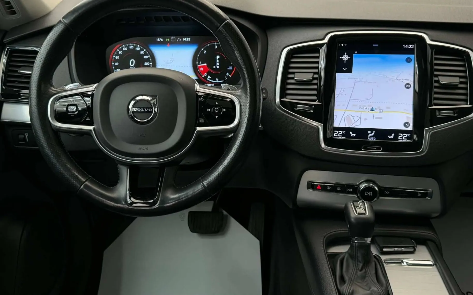 Notranja slika - Volvo XC90 - D5 4X4•AUT•SPORT•PANO•FUL LED•KAMERA•VIRTUAL•ACC•. - 9