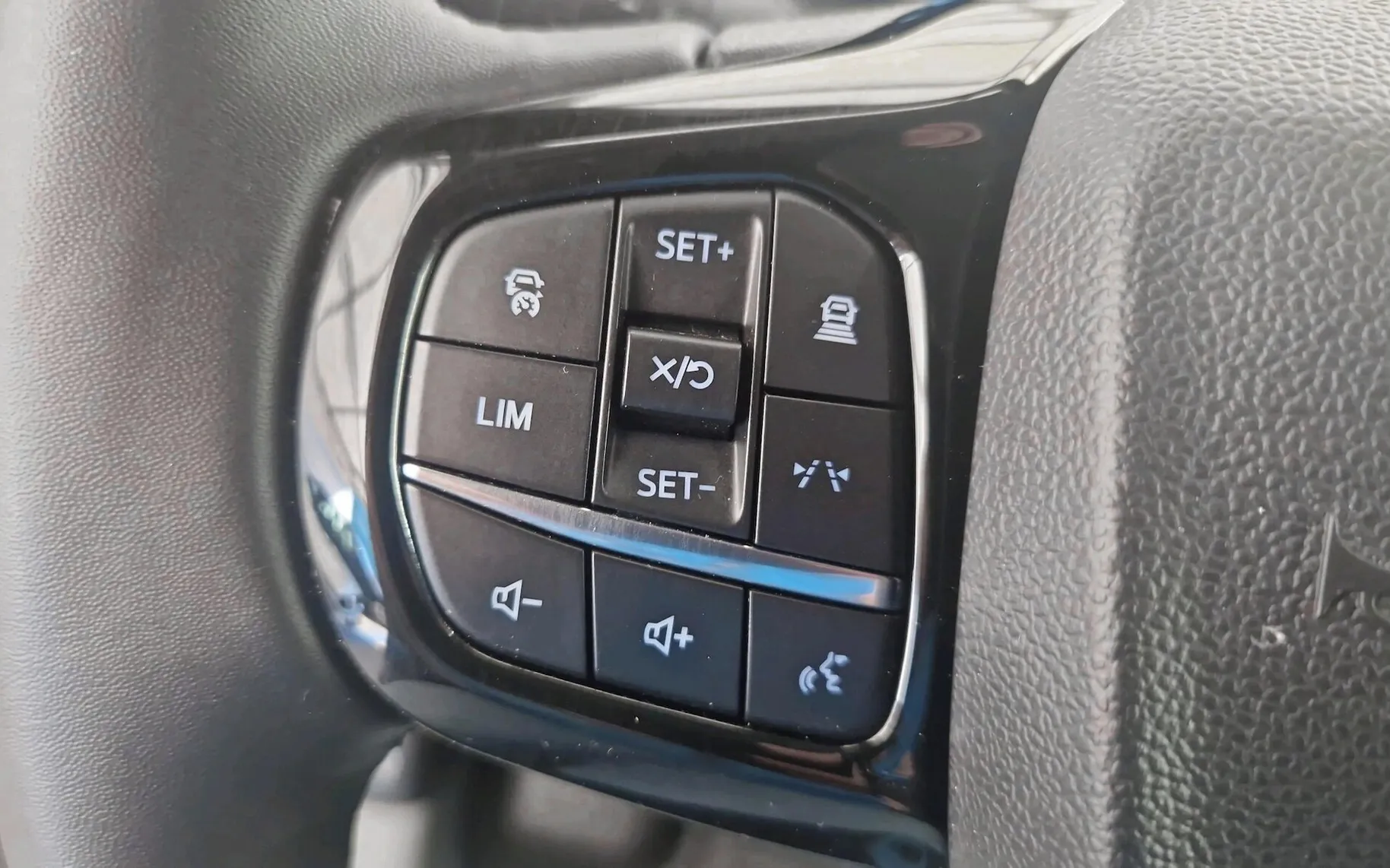 Zunanja slika - Ford Tourneo Custom - TITANIUM X 2.5 PHEV-L1H1-8XSED.-RADAR-USNJE-OPOMBE - 16