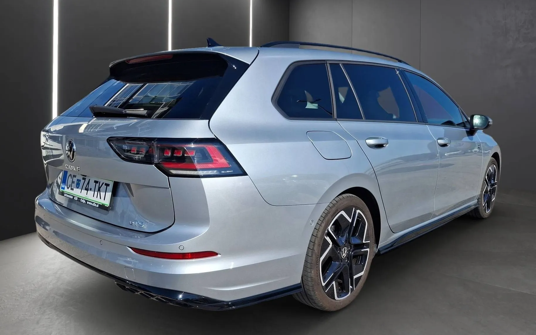 Zunanja slika - Volkswagen Golf Variant - 1.5 eTSI 4Joy DSG - 4