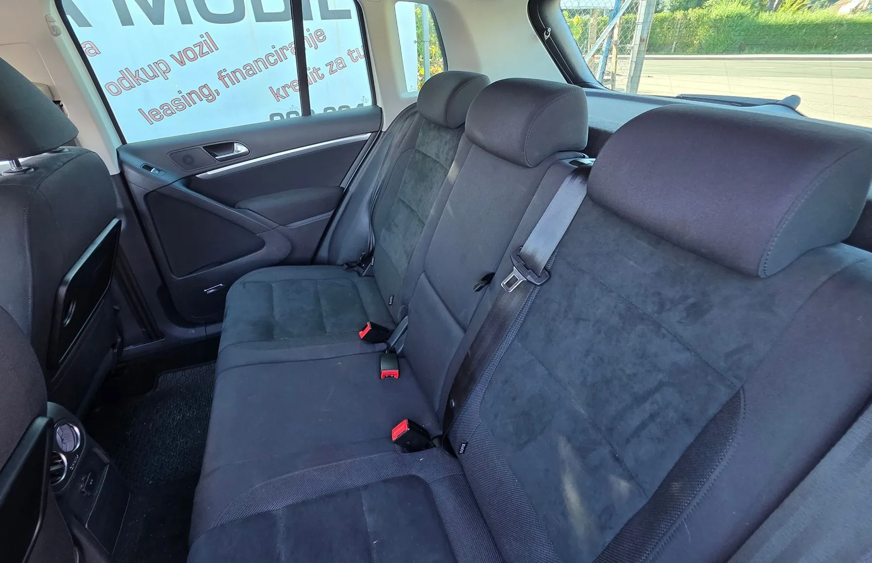 Zunanja slika - Volkswagen Tiguan - 2.0TDI 4MOTION BI-XENON-NAVI-ALU-KEYLESS-1.LASTNIK - 12