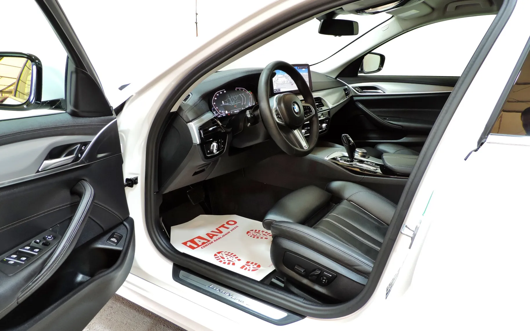 Zunanja slika - BMW Serija 5 - 520d xDrive Touring Avt. Luxury - 9
