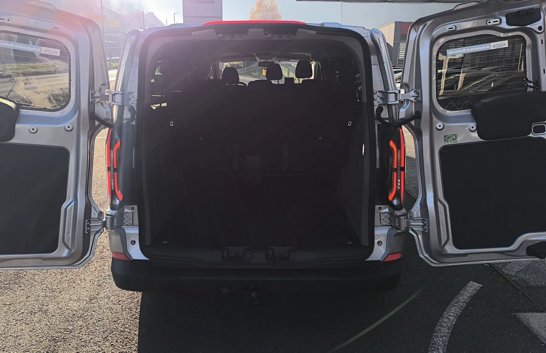 Zunanja slika - Ford Transit - Custom E- - 16