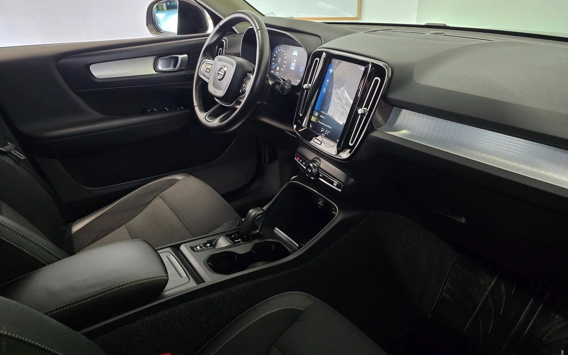 Notranja slika - Volvo XC40 - D3 Momentum Pro Avt. - LED.kamera.asistence.navi - 11