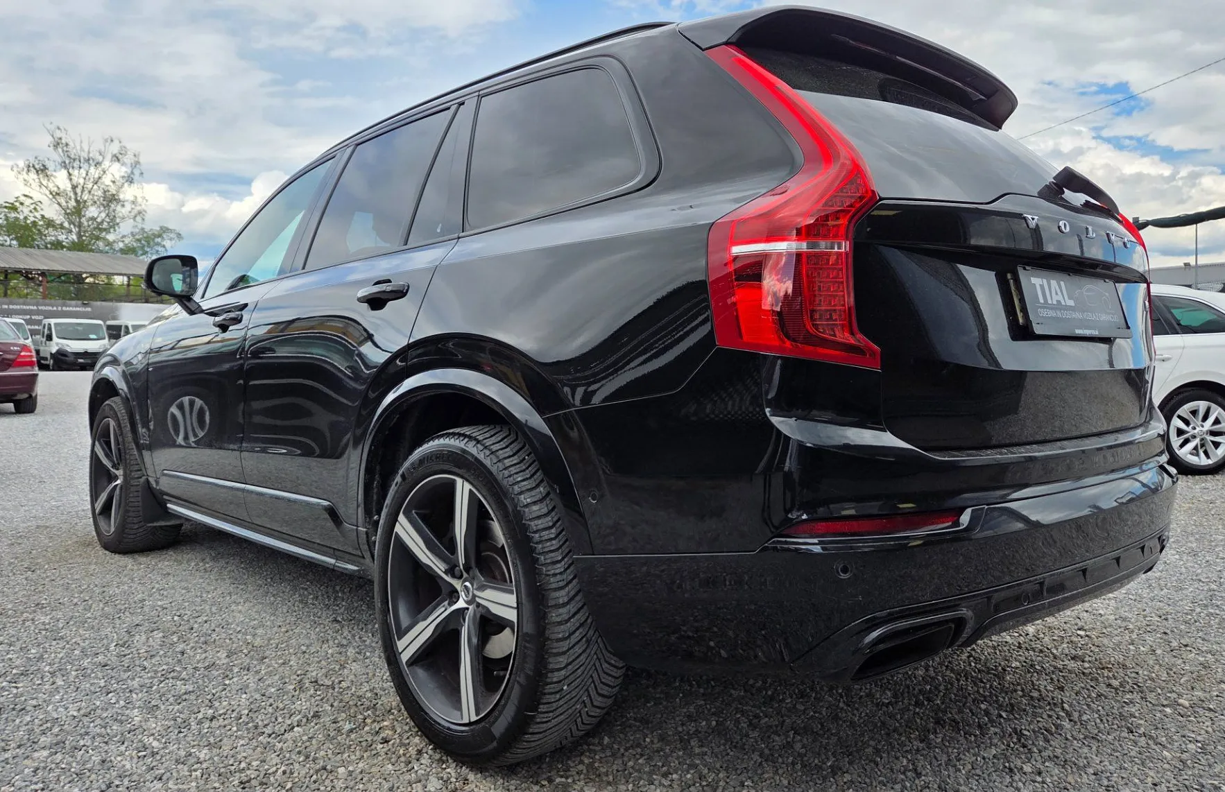 Zunanja slika - Volvo XC90 - D5 AWD R-Design Geartronic - 7