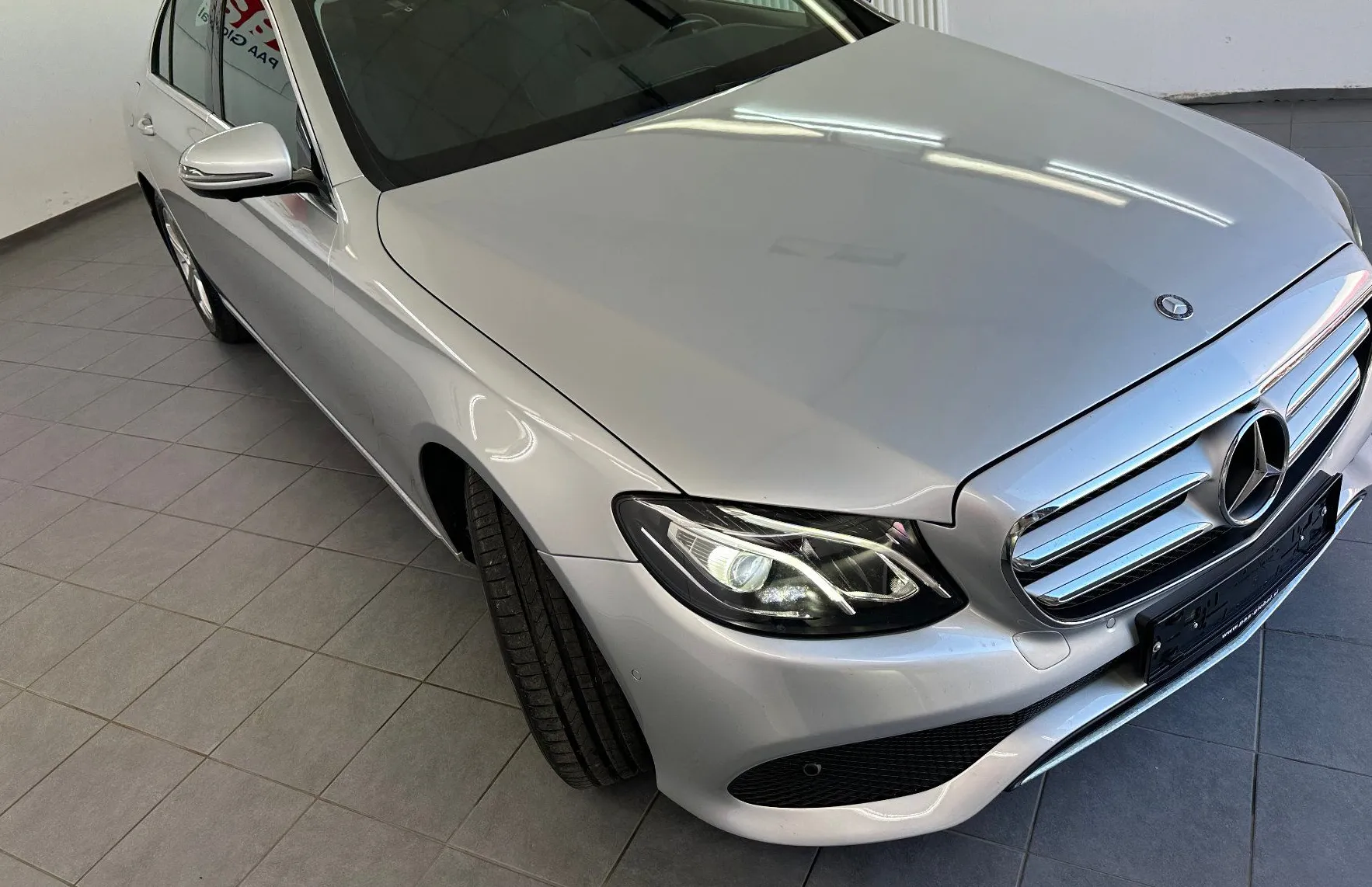 Zunanja slika - Mercedes-Benz E-Razred - E 220 d Avantgarde Avt.KAMERA.NAVI.USNJE.LED - 10