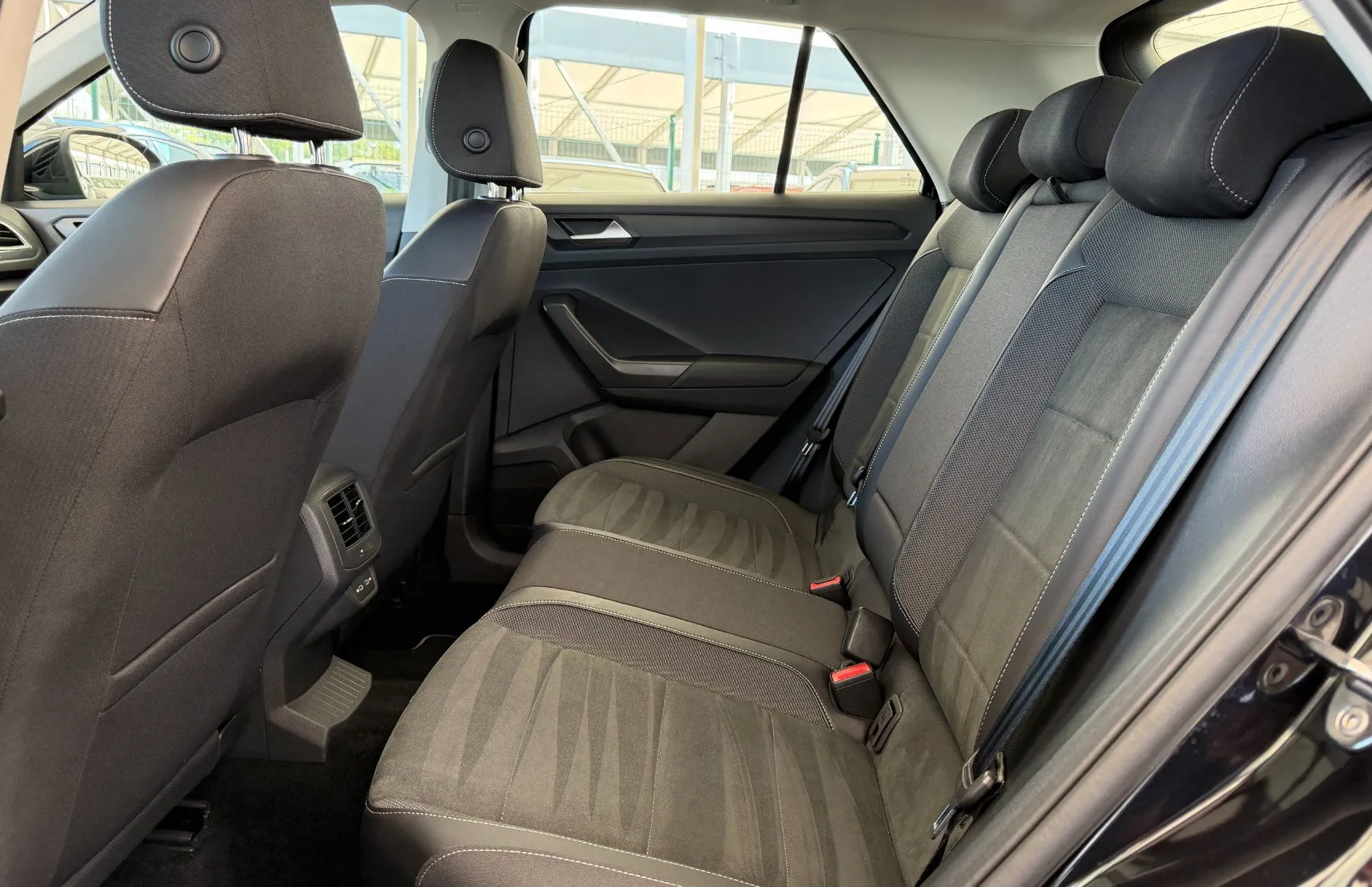Zunanja slika - Volkswagen T-Roc - Style 1.5 TSI DSG - KAMERA - ACC - LED - MRTVI KOT - 10