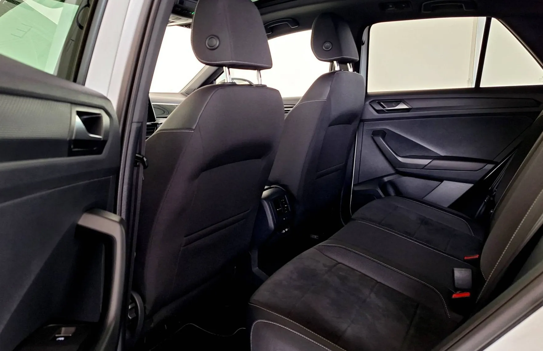 Zunanja slika - Volkswagen T-Roc - 1.5 TSI Sport DSG•PANO•MRTVI KOTI•KEYLESS•ACC• - 11
