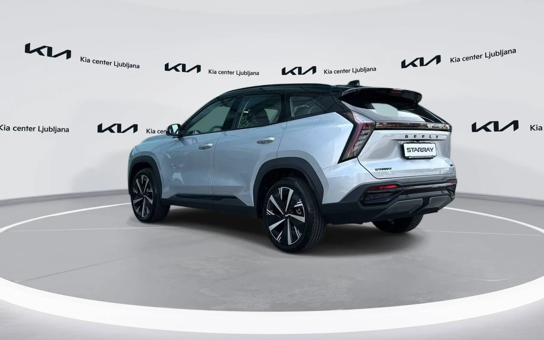 Notranja slika - Geely StarRay - 2.0 TD 8A T AWD GF - 7