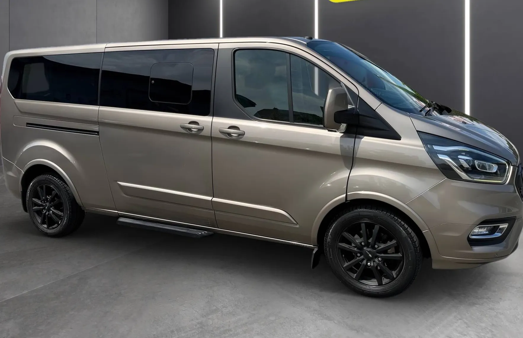 Zunanja slika - Ford Tourneo - Custom 2.0 TDCI L2 H1 FUL LED NAVI TEMP PDC GR.SEDEŽEV - 9