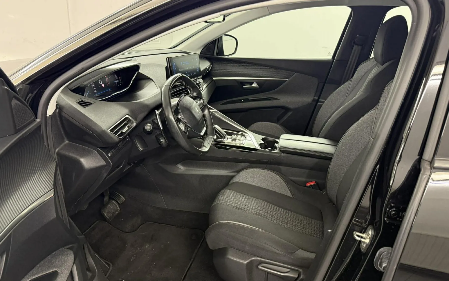 Notranja slika - Peugeot 3008 - 1.5 BlueHDi 130 EAT8.NAVI.LED.136.000 KM.2021.DIZ - 8