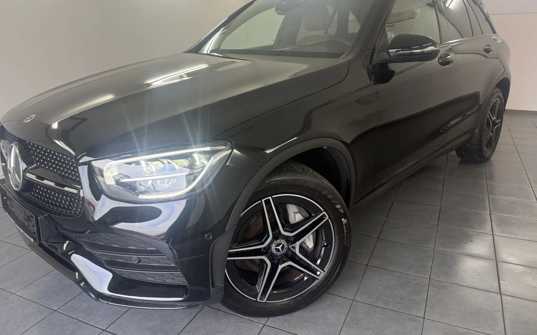 Zunanja slika - Mercedes-Benz GLC-Razred - GLC 300 e 4MATIC AMG.NEMŠKI+4ALU.USNJE.LED.KAMERA - 1