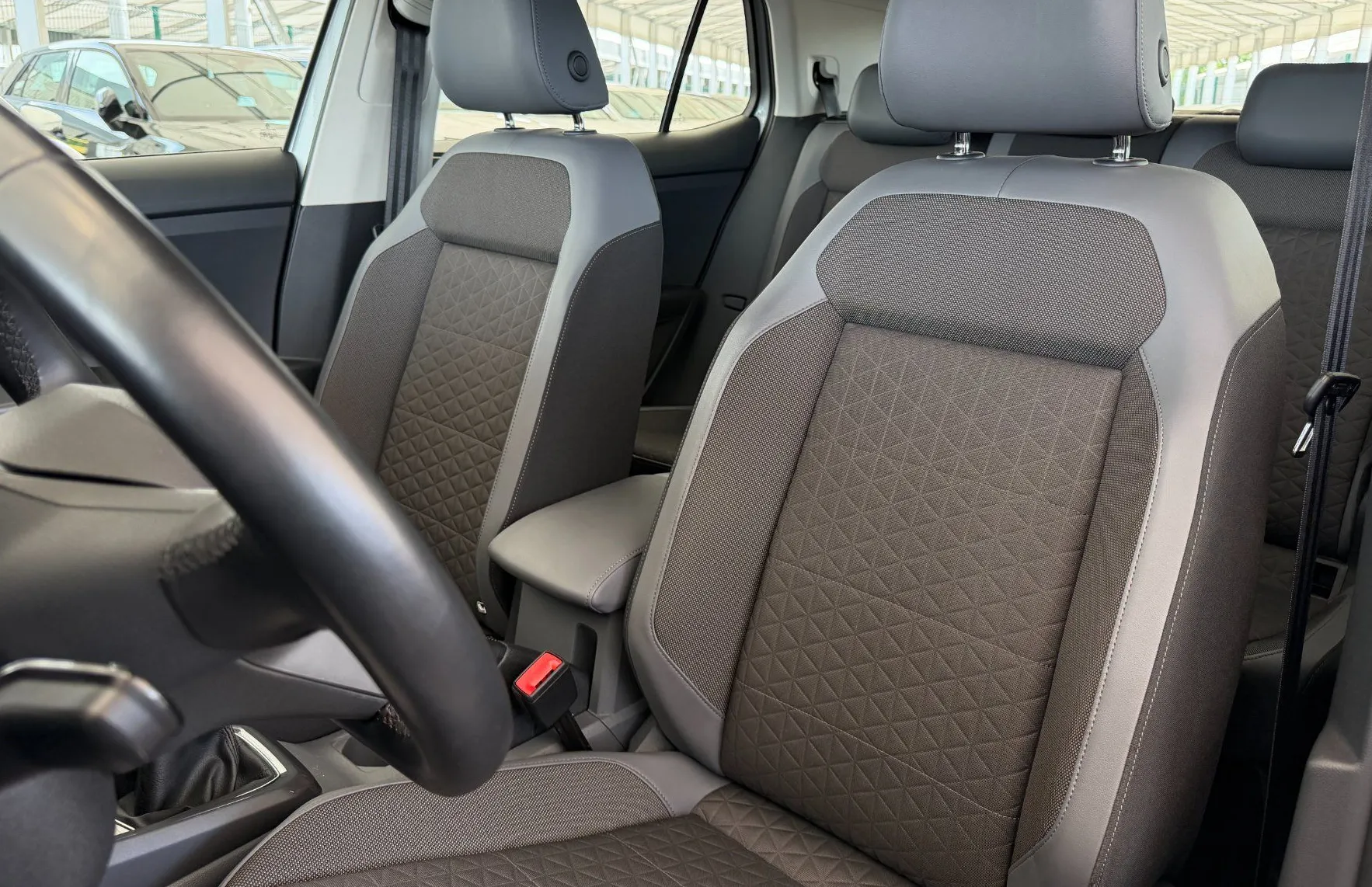 Zunanja slika - Volkswagen T-Cross - Style 1.0 TSI  SLO-1.LASTNIK KAMERA-LED ŽAROMETI - 9