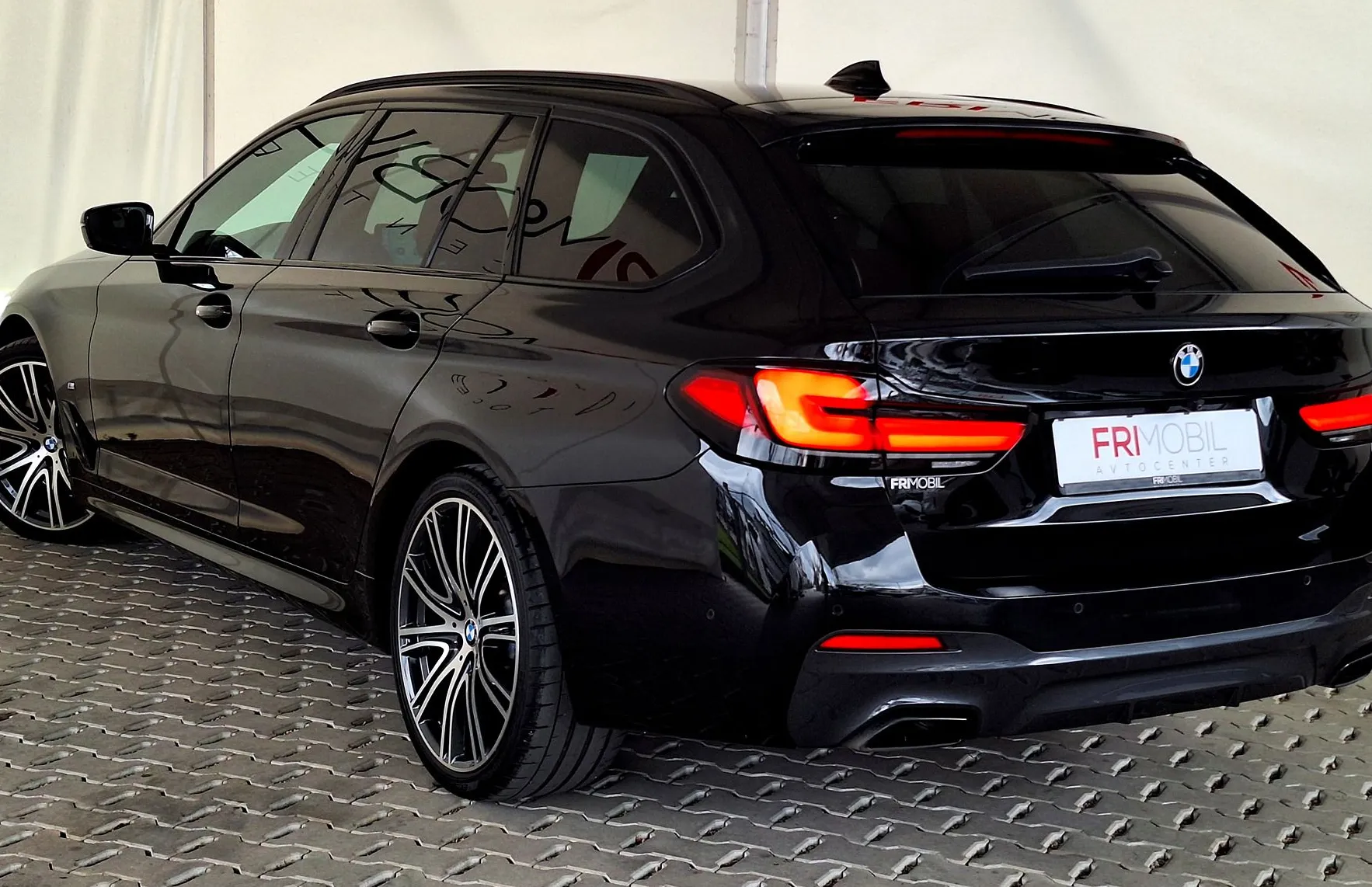 Zunanja slika - BMW Serija 5 - Touring: 530d xDrive M-SPORT•4CONTROL•AIR•AMBIENT•ACC•AL - 4