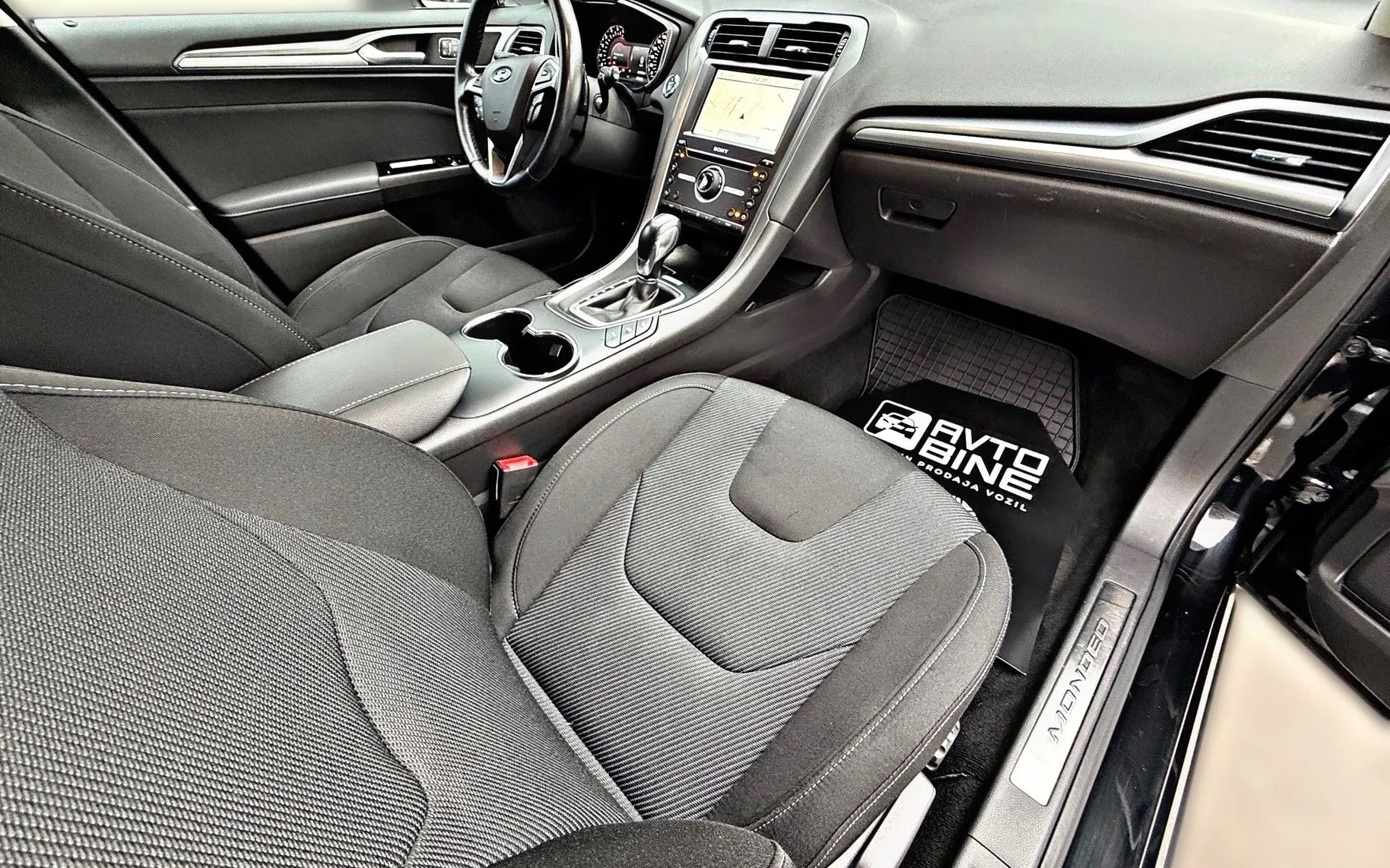 Notranja slika - Ford Mondeo - 2.0 TDCi TITANIUM-AVT.-LIMO-154KW-LED-NAVI-KAMERA - 15