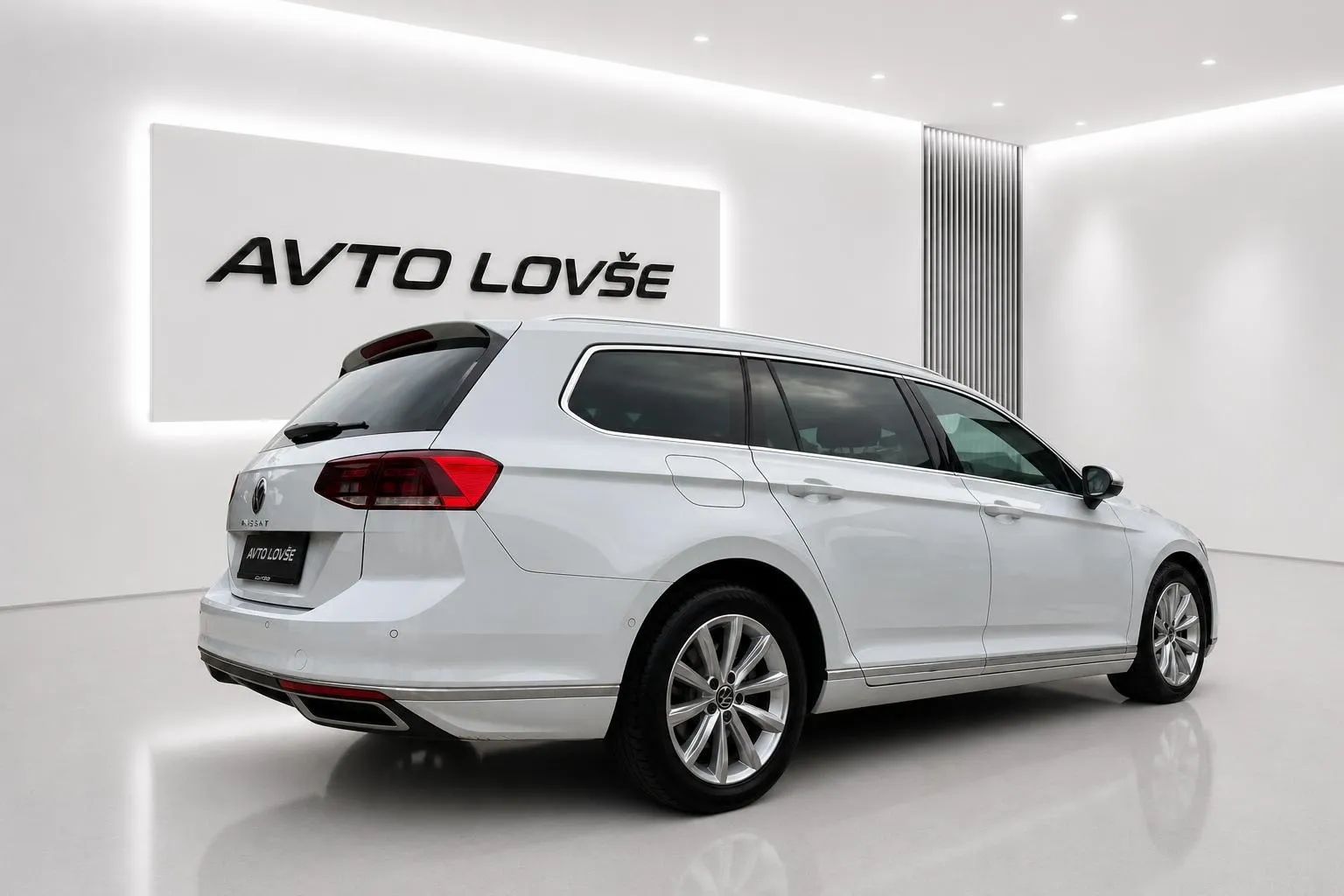 Zunanja slika - Volkswagen Passat Variant - 2.0 TDI BMT SCR Elegance DSG-1 LASTNIK-VIRTUAL-LED - 4