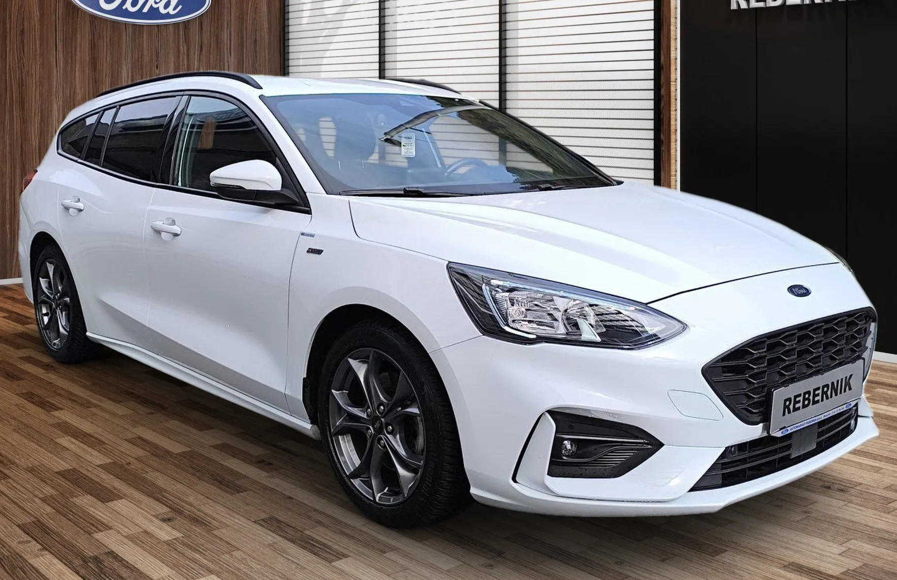 Zunanja slika - Ford Focus - Karavan 1.0 EcoBoost ST-Line Avt.-SLO- samo 79TKM - 2